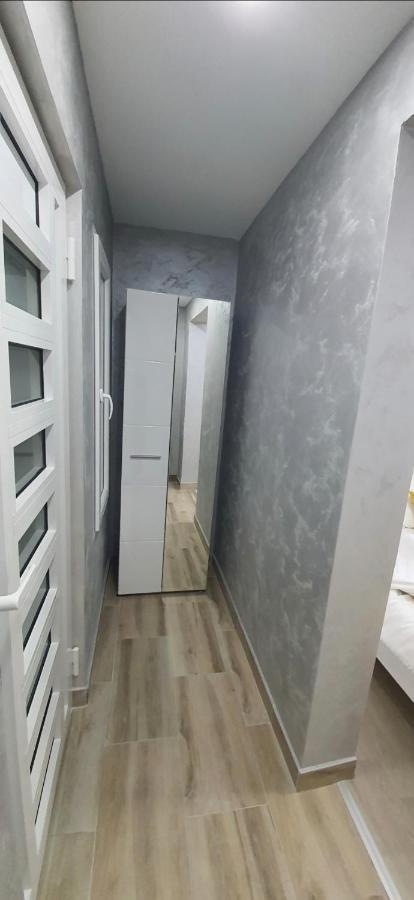 Apartman Iva โนวาวาโรช ภายนอก รูปภาพ